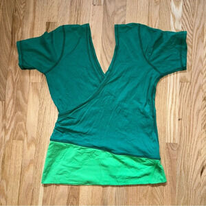 Lululemon Cross Over Deep V Neck T Shirt w Ruched Side